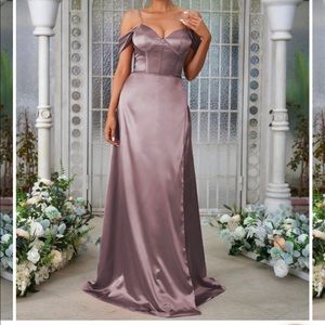 Bridesmaids dress size 10. NEW NEVER WORN W TAG. Size 10, ordered & doesn’t fit